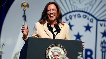 Trump nennt sie „Laffin Kamala“ - Kamala Harris - die Rhetorik der Freude von einer knallharten Juristin